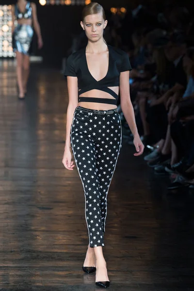 Look 15